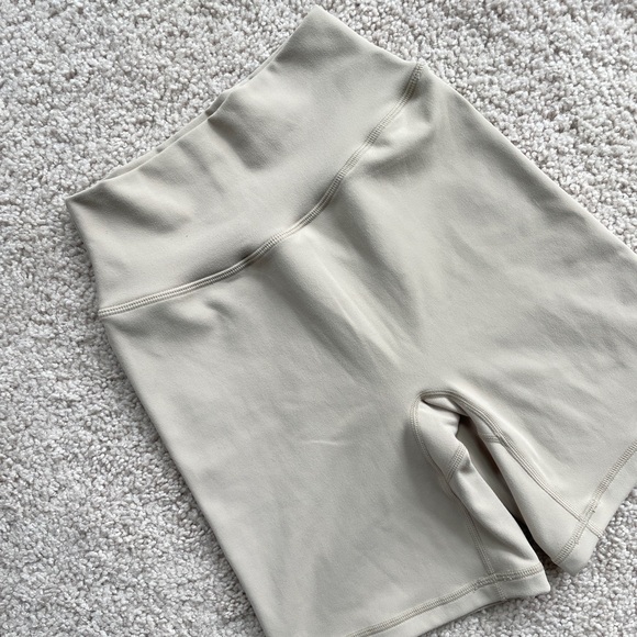 P'tula Tan High Rise 6" Biker Shorts Size Small Hidden Scrunch Buttery Soft Nude - Picture 10 of 14